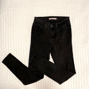 Black skinny Levi’s